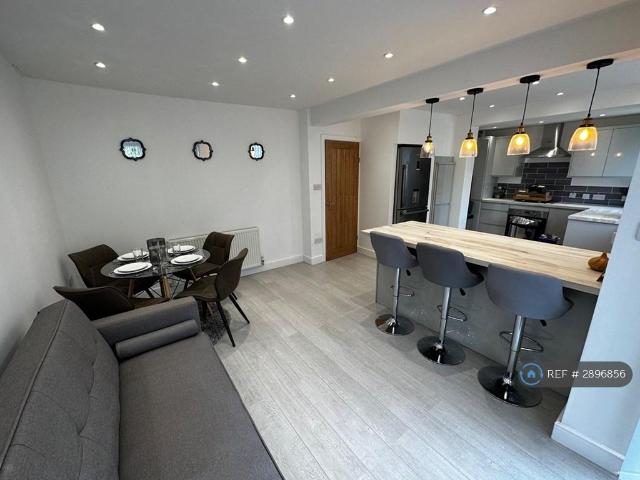 Rangoon Road, Solihull, B92 3 bed semi detached house to rent £1,550 pcm £358 pw