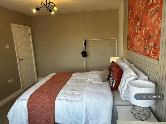Rangoon Road, Solihull, B92 3 bed semi detached house to rent £1,550 pcm £358 pw