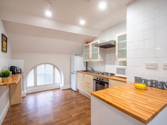 Ranmoor Road, Sheffield S10, 2 bed flat to rent, £1,200 pcm | PrimeLocation