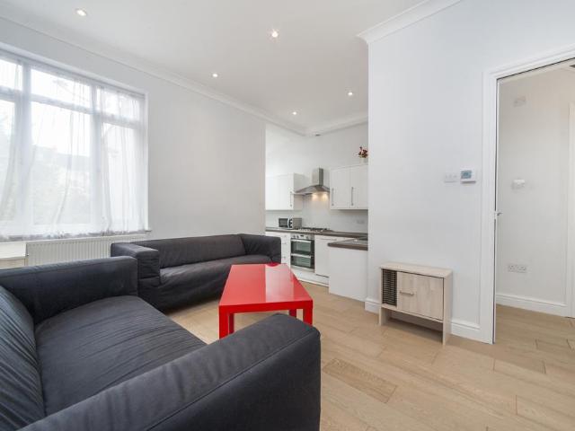 Rannoch Road, London W6 3 bed terraced house to rent £4,000 pcm £923 pw