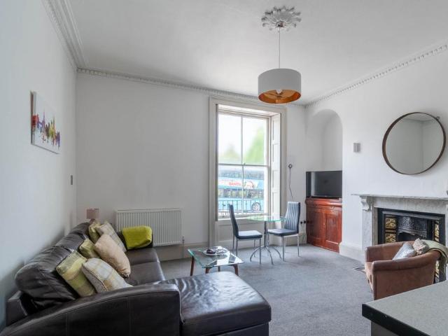 Raby Place, Bathwick Hill 1 bed apartment to rent £1,600 pcm £369 pw