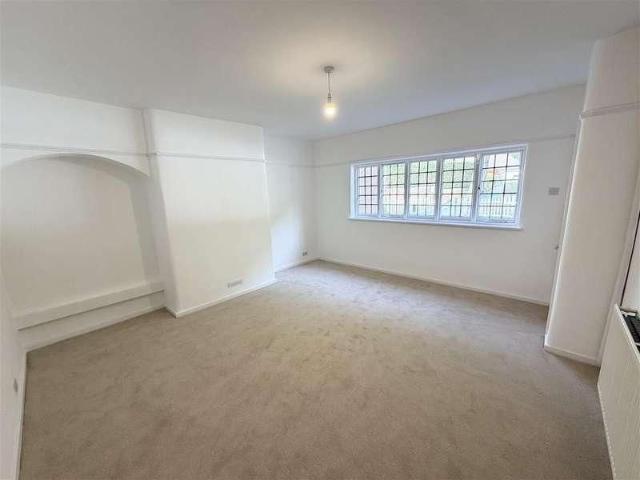 Raby Road, Thornton Hough, CH63