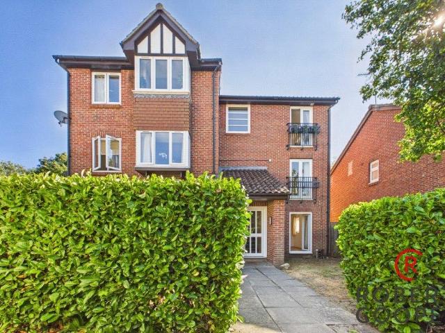 Rabournmead Drive, Northolt, UB5 1 bed apartment to rent £1,295 pcm £299 pw