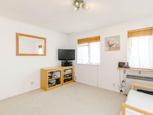 Rabournmead Drive, Northolt UB5, 1 bed flat to rent, £1,900 pcm | PrimeLocation