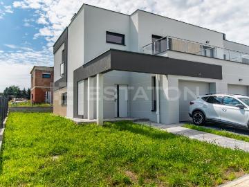 Nowoczesny dom szeregowy 113 m2 z garażem i działką
