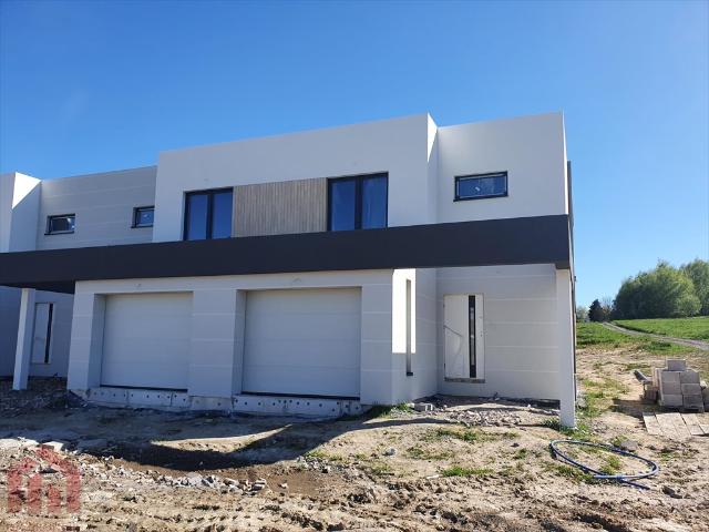 Zapraszam do obejrzenia nowoczesnej szeregówki 113 m² z garażem i ogrodem