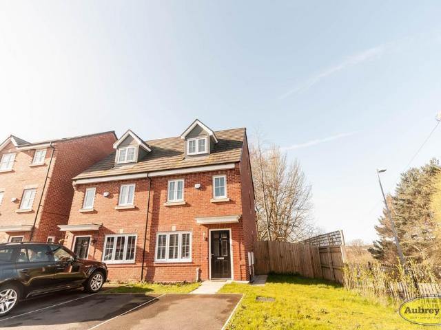 Racecourse Way, Salford 3 bed semi detached house to rent £1,375 pcm £317 pw