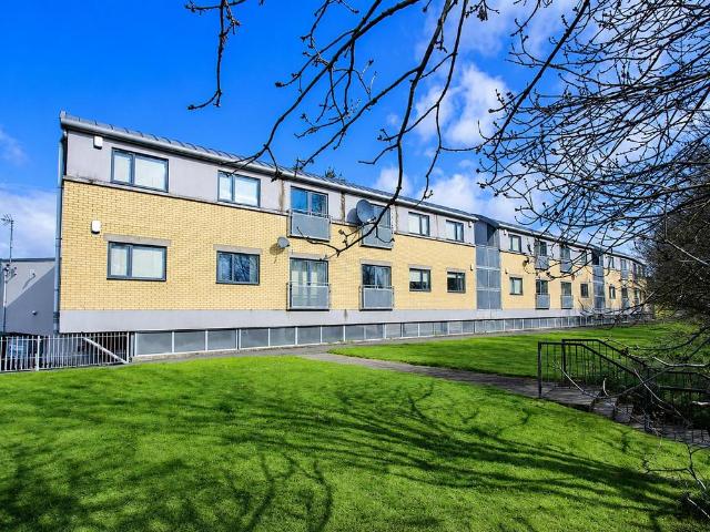 Radyr Place, Cardiff CF14 2 bed flat to rent £1,000 pcm £231 pw