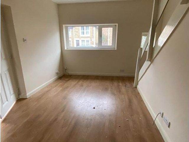 Radcliffe Court, Harrogate HG2, 2 bed maisonette to rent, £895 pcm | PrimeLocation