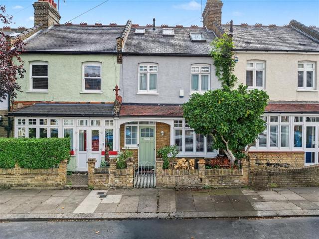 Radcliffe Avenue, Enfield EN2, 3 bed property to rent, £3,500 pcm | PrimeLocation