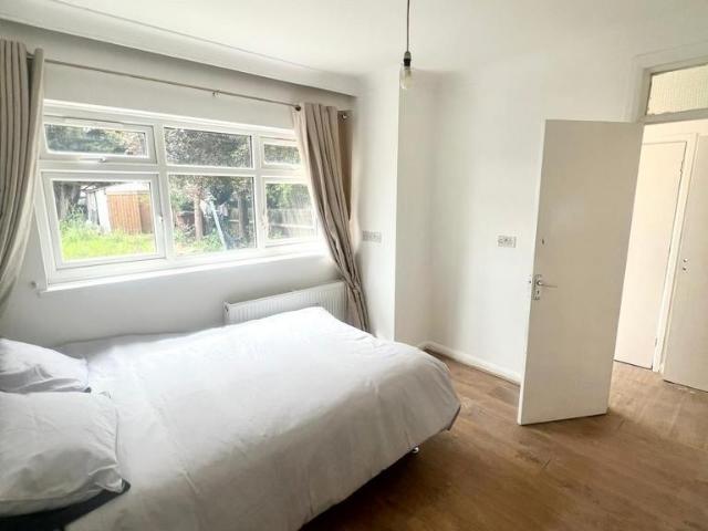 Radcliffe Road, Harrow HA3 1 bed in a house share to rent £1,300 pcm £300 pw