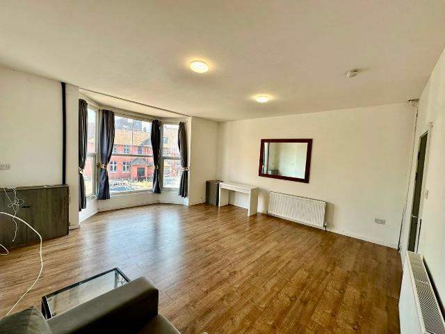Radcliffe Road, Nottingham NG2, 3 bed flat to rent, £995 pcm | PrimeLocation