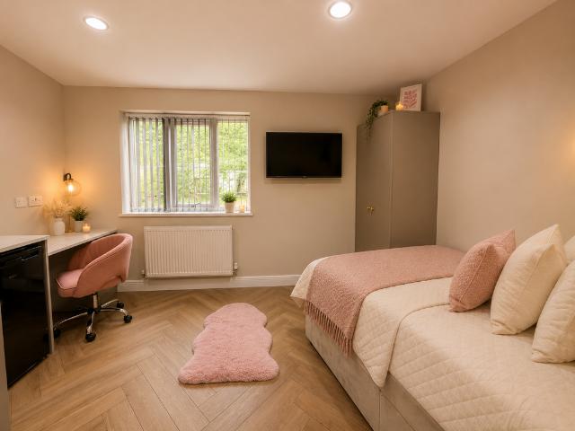 Raddlebarn Court Studio GFR. 1 bed house to rent £956 pcm £221 pw