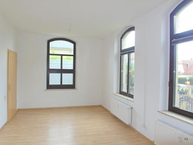 Radebeul Lindenau: 1 Zimmer Wohnung im Hochparterre mit Laminat, sep. Küche und ebenerdiger Dusche