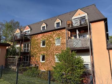 Radebeul Lindenau: Ruhige 2 Zimmer Single Dachwohnung mit Balkon und Bad mit Dusche