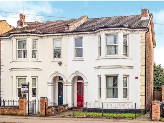 Radford Road, Leamington Spa. 6 bed semi detached house to rent £3,000 pcm £692 pw