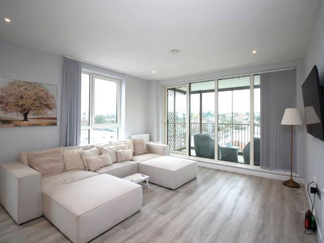 Radford Way CM12, 2 bed flat to rent, £2,100 pcm | PrimeLocation