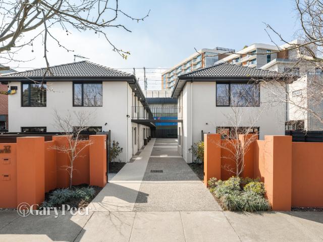 Radiant Ground Floor Apartment on Rosstown Road