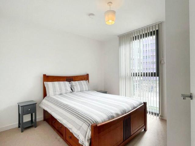 Radial Avenue, London E14 1 bed apartment to rent £1,900 pcm £438 pw