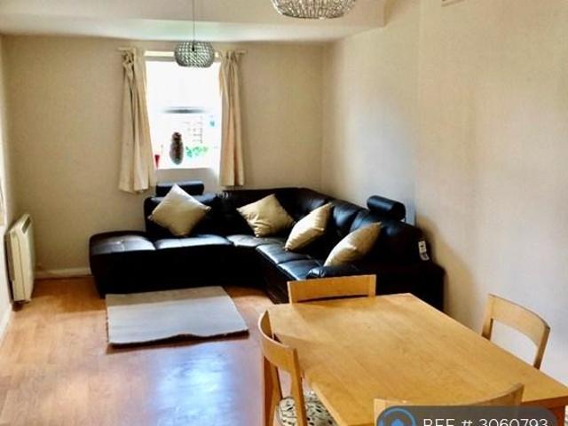Radipole Road, London, SW6 2 bed flat to rent £2,500 pcm £577 pw