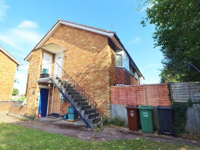 Radlett Road, Park Street, Frogmore AL2, 2 bed flat to rent, £1,550 pcm | PrimeLocation