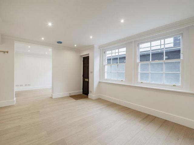 Radley Mews, London, W8 2 bed mews to rent £5,200 pcm £1,200 pw