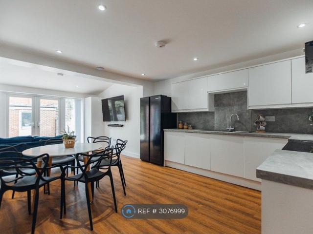 Radmoor Road, Loughborough LE11, 6 bed shared accommodation to rent, £652 pcm | PrimeLocation