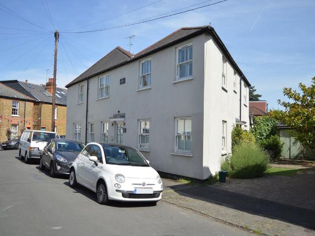 Radnor Road, Weybridge KT13, 1 bed flat to rent, £1,450 pcm | PrimeLocation