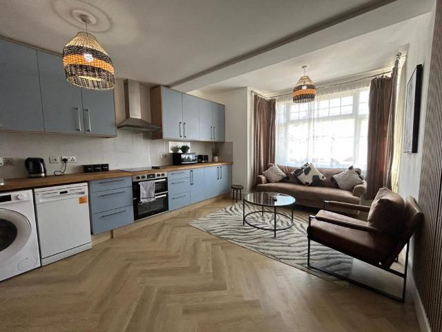Radnor Road, Harrow HA1 3 bed flat to rent £2,300 pcm £531 pw