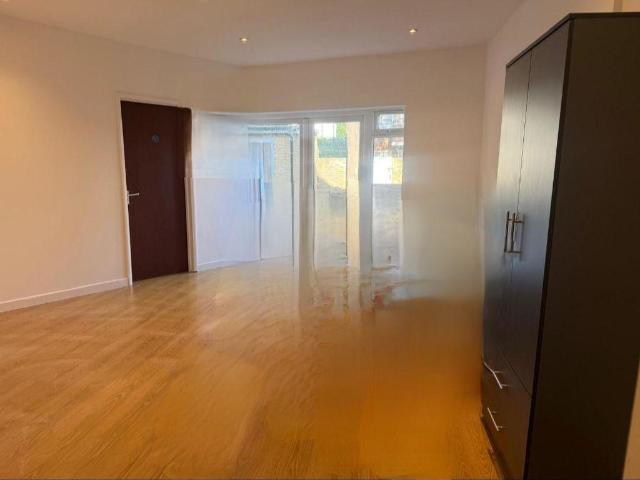 Radnor Road, London SE15 1 bed property to rent £1,900 pcm £438 pw