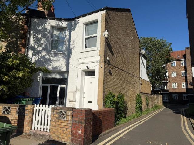 Radnor Road, London SE15, 2 bed property to rent, £2,200 pcm | PrimeLocation