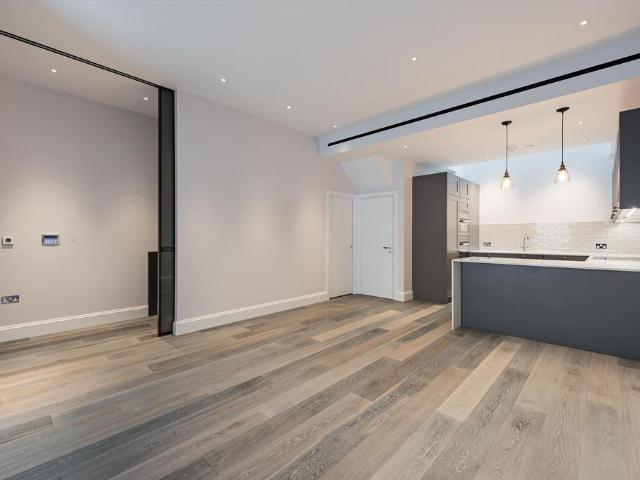 Radnor Walk, London SW3 3 bed detached house to rent £10,998 pcm £2,538 pw
