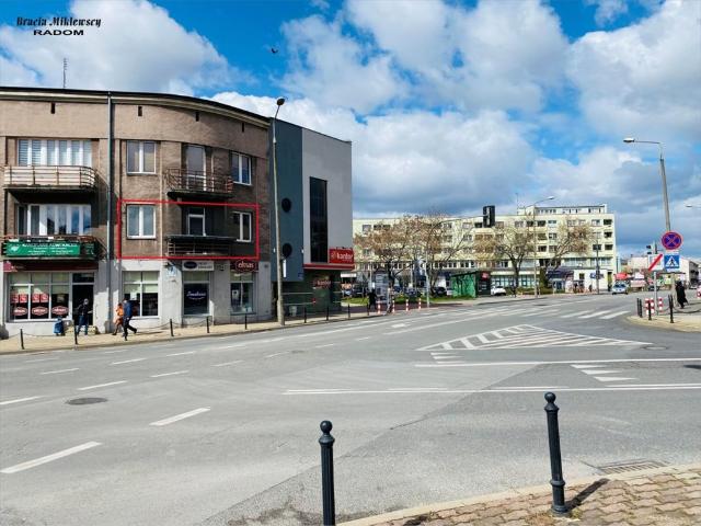 Sprzedam przestronny lokal biurowy 69 m² z balkonem i piwnicą