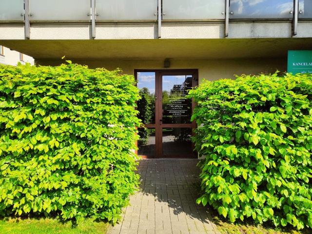 Sprzedam lokal usługowy lub mieszkalny z ogródkiem i parkingiem