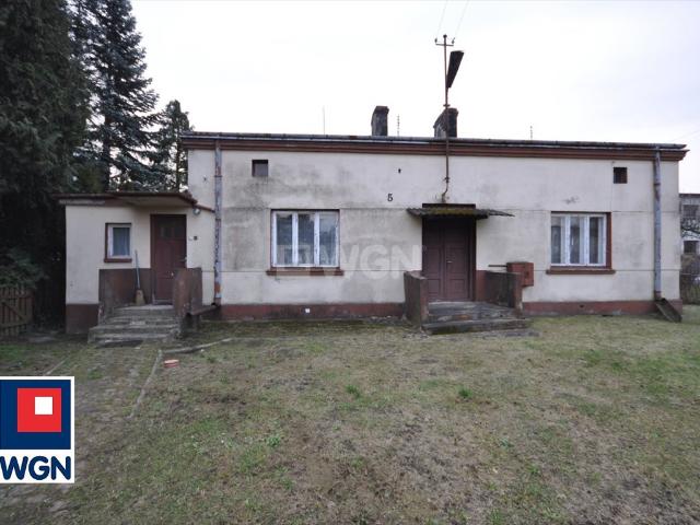 Dom z dwoma wejściami i dużą działką 1425 m²