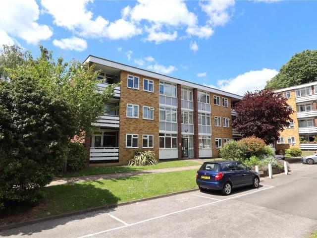 Radstone Court, Woking GU22 2 bed apartment to rent £1,550 pcm £358 pw