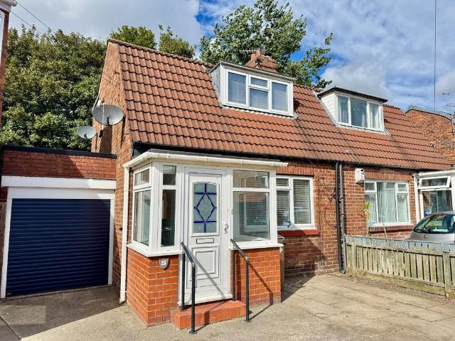 Rae Avenue, Wallsend 2 bed semi detached house to rent £1,095 pcm £253 pw