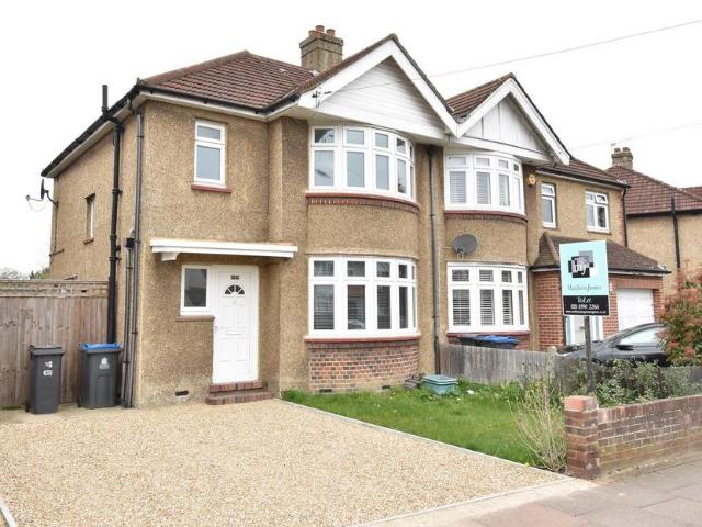 Raeburn Avenue, Surbiton 3 bed semi detached house to rent £2,650 pcm £612 pw