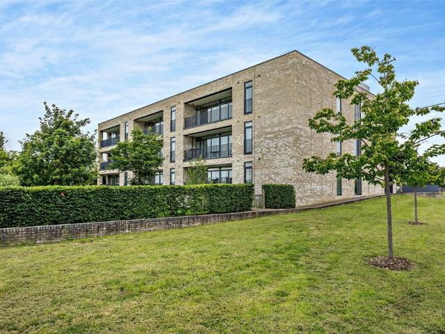 Raeburn House, Lapwing Avenue. 2 bed apartment to rent £2,000 pcm £462 pw