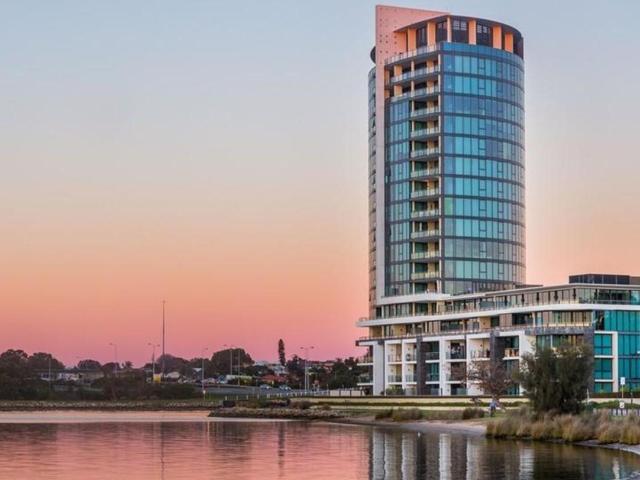 Fully Furnished, 2 secure parking bays. Raffles Apartment