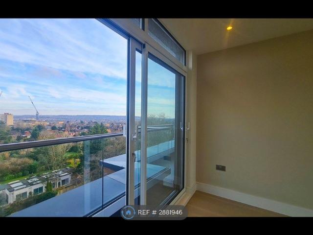 Raffles House, London NW4, 2 bed flat to rent, £2,400 pcm | PrimeLocation