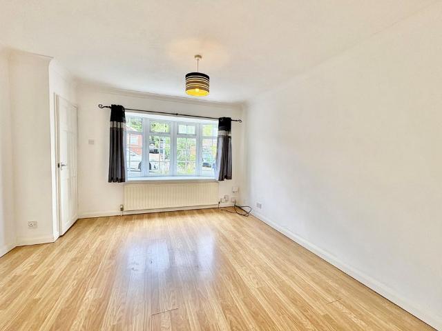 Ragees Road, Kingswinford