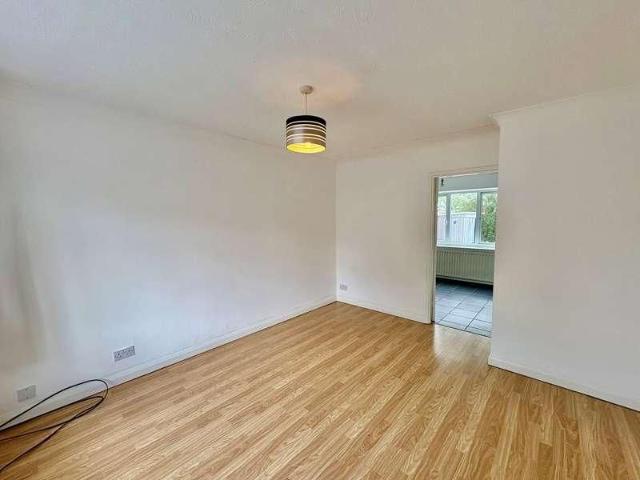 Ragees Road, Kingswinford, DY6