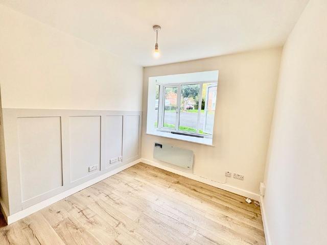 Ragees Road, Kingswinford, DY6 8NQ