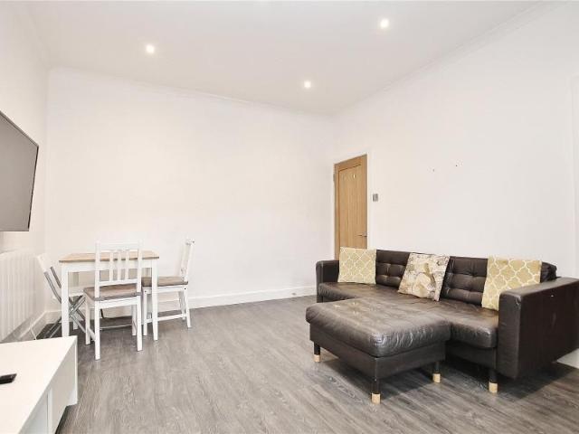 Raglan Road, Woking 1 bedroomProperty for lettings Seymours