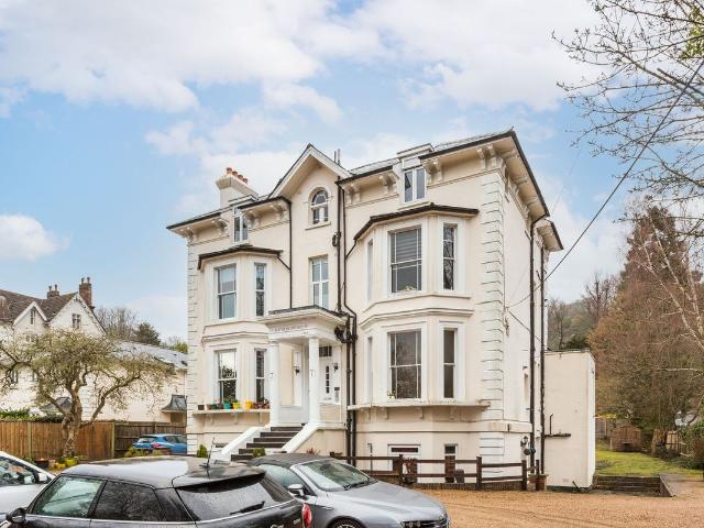 Raglan Road, Hatherlow House RH2, 1 bed flat to rent, £1,350 pcm | PrimeLocation