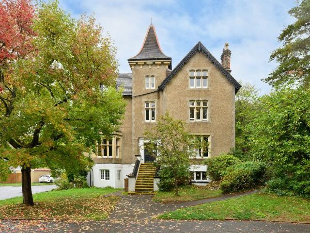 Raglan Road, Reigate, Surrey RH2, 2 bed flat to rent, £1,875 pcm | PrimeLocation