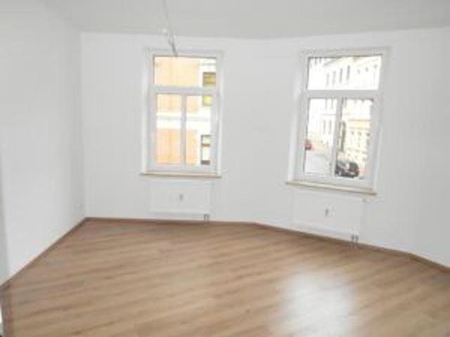 Rähnisstr. 35, Wohnung 4 ~~~ Einbauküche der Vormieter kann abgekauft werden, Balkon, Tageslichtbad mit Wanne und Dusche, Abstellraum, Keller