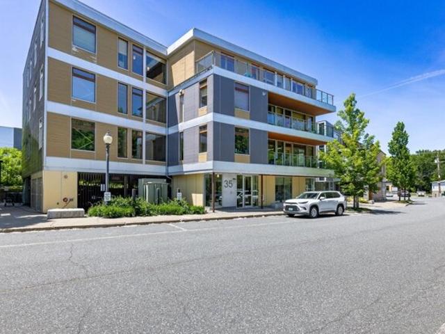 Railroad Row Unit C, Hartford, Condo For Sale