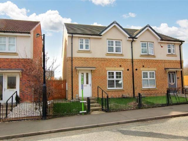 Railway Close, Gateshead NE9 3 bed semi detached house to rent £1,100 pcm £254 pw